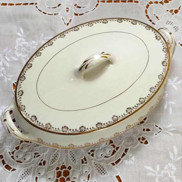 Homer Laughlin Other - ***Hostess Pick*** Vintage Homer Laughlin Empress Covered Casserole Dish